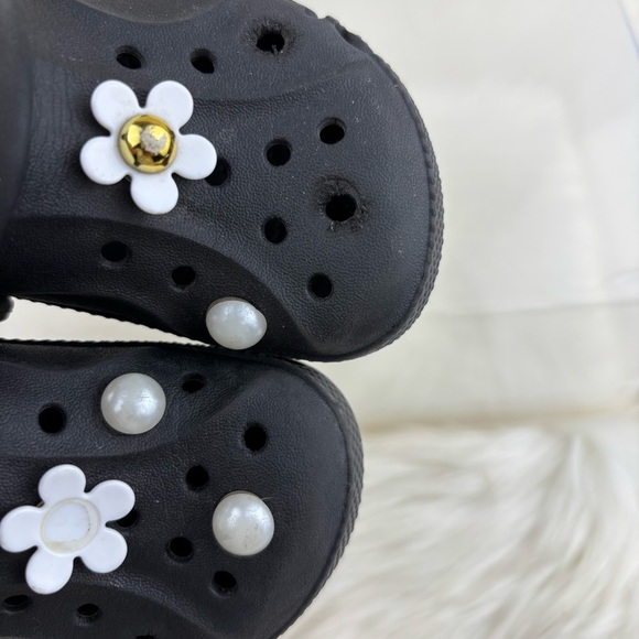 CROCS Black and White Water Shoes with Daisy Accents - Picture 7 of 9